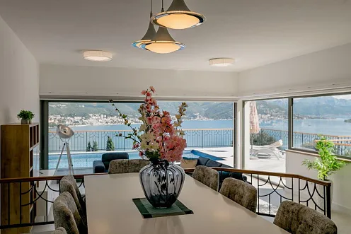 Luxusvilla zum Verkauf in Herceg Novi mit Panoramablick auf das Meer